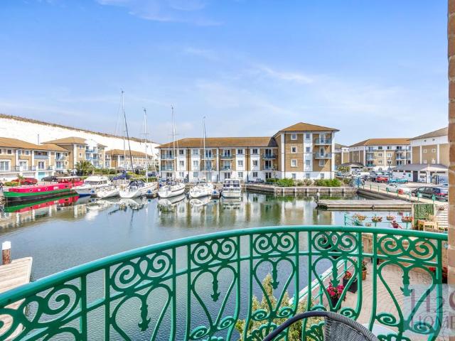 Flat for sale in Roedean