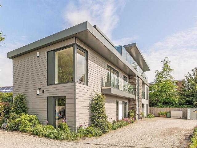 Flat for sale in Blossomfield, West Midlands