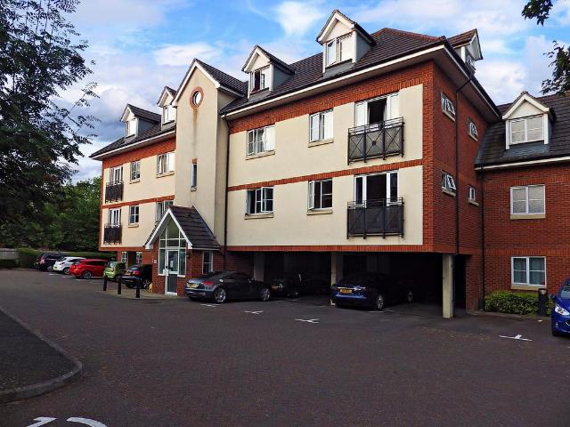 Flat for sale in Victoria Park, Aylesbury