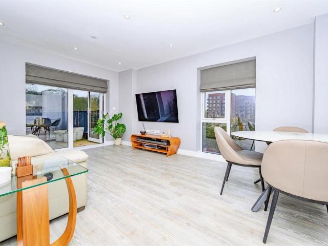 Flat for sale in Highfield, Pouchen End