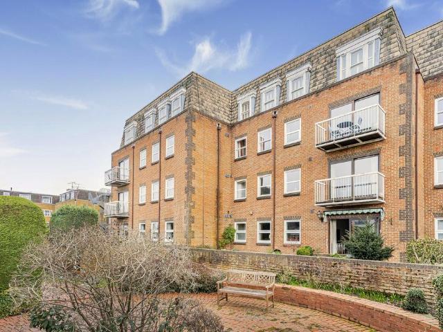 Flat for sale in Harrow On The Hill, Greater London