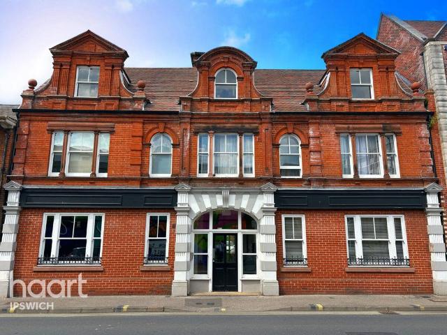 Flat for sale in Key Street, Suffolk