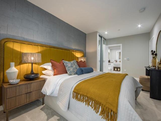 Flat for sale in London Borough of Wandsworth, Greater London