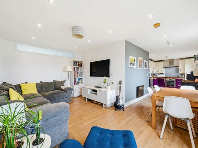 Flat for sale in London Borough of Lewisham, New Cross