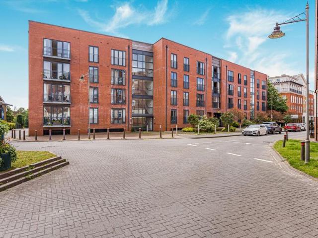 Flat for sale in Dickens Heath, West Midlands