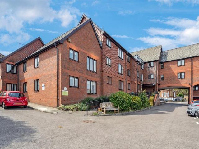 Flat for sale in Ashlyns Estate, Pouchen End