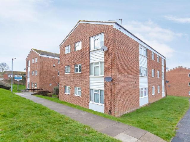 Flat for sale in Dedworth, Windsor