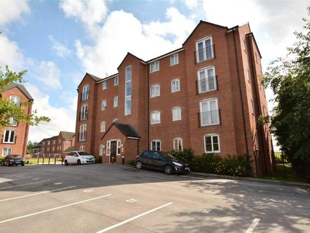 Flat for sale in Farsley, West Yorkshire