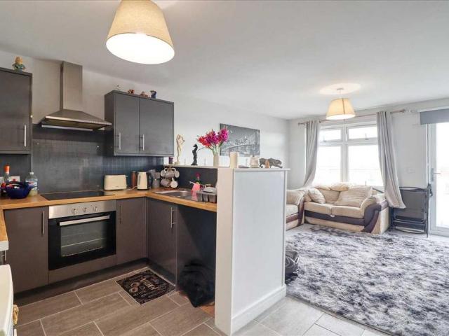 Flat for sale in Dale Hill, Essex