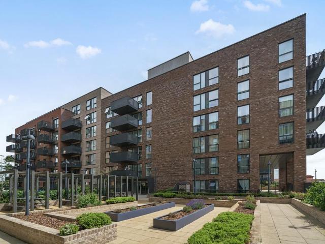 Flat for sale in Barnehurst, Greater London