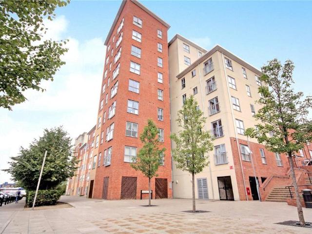 Flat for sale in Reading