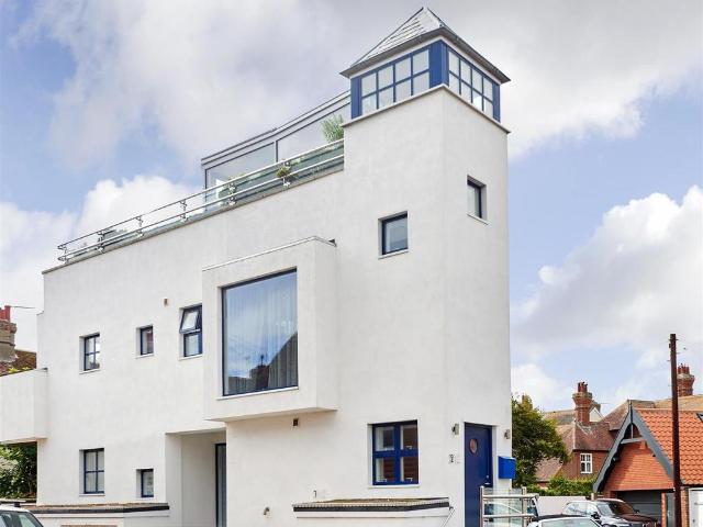 Flat for sale in Eastbridge, Suffolk