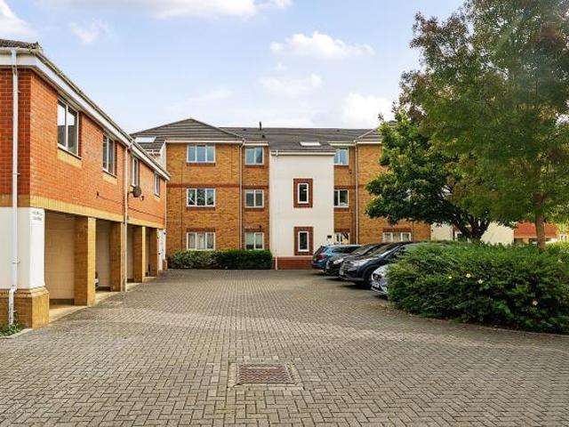 Flat for sale in Thatcham, West Berkshire