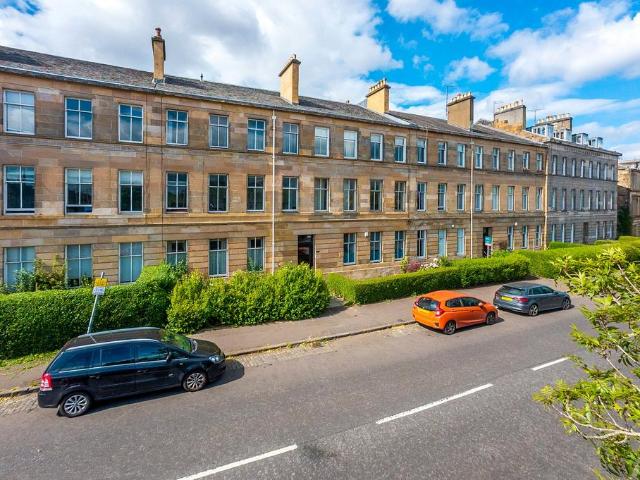 Flat for sale in Strathbungo, Scotland