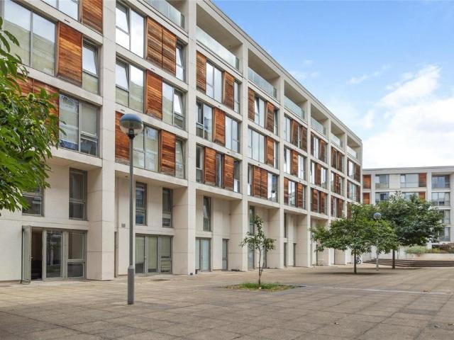 Flat for sale in Stockwell Park, Greater London