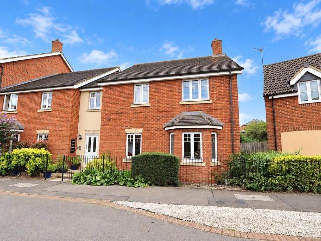 Flat for sale in Old Stratford, West Northamptonshire