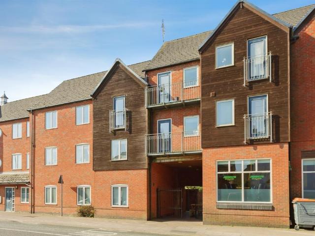 Flat for sale in Whetstone, Pinfold
