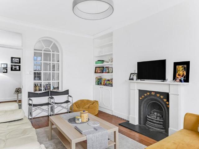 Flat for sale in St. John's Wood, Greater London