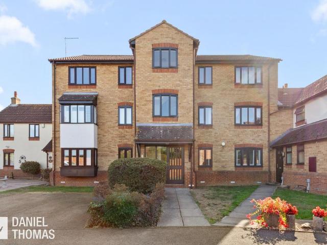 Flat for sale in Waltham Abbey, Epping Forest