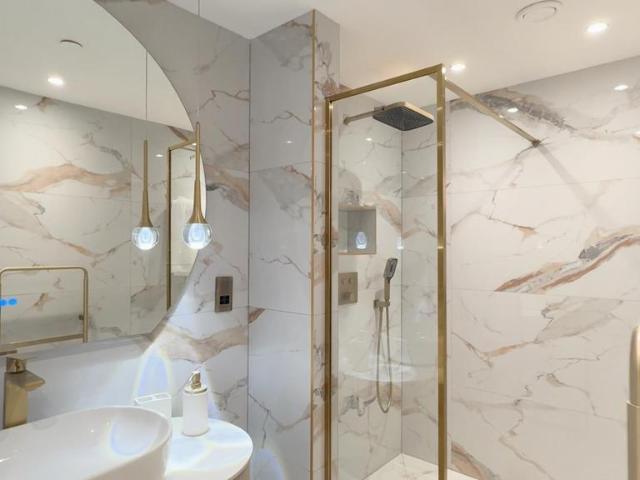 Flat for sale in Crossflatts, West Yorkshire