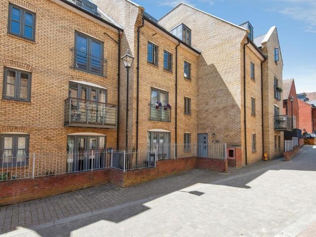 Flat for sale in King's Walden, Hertfordshire