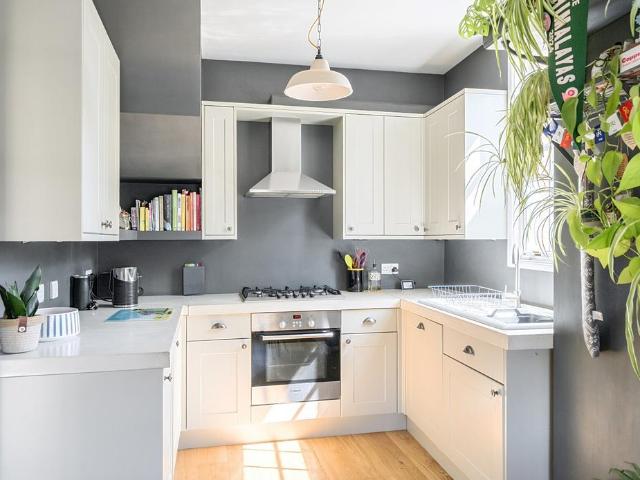 Flat for sale in Elmhurst Estate, Batheaston