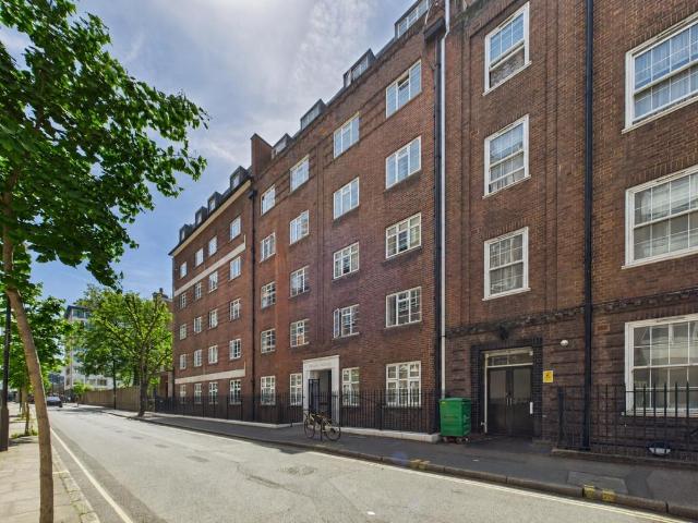 Flat for sale in Holborn, Greater London