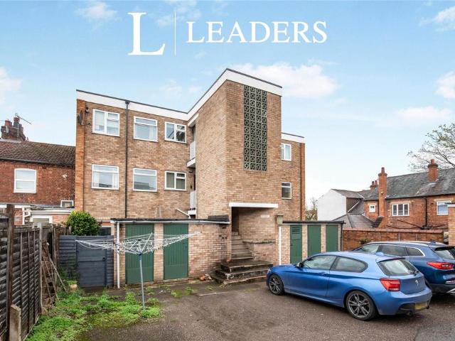 Flat for sale in Emscote, Green Close