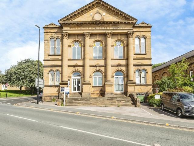 Flat for sale in West Yorkshire