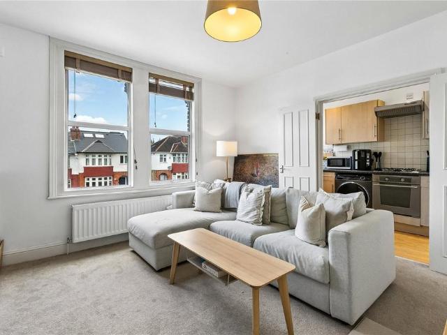 Flat for sale in Streatham, Greater London