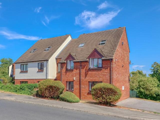 Flat for sale in Totteridge, Buckinghamshire