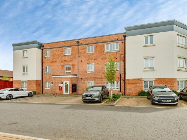Flat for sale in Red Hill, Surrey