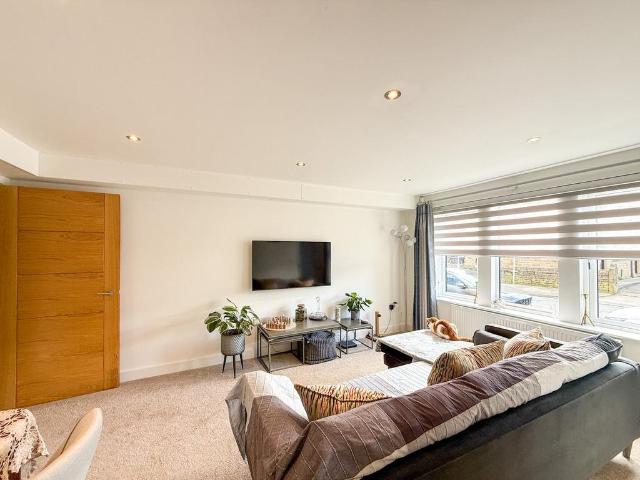 Flat for sale in Holme Valley, Honley