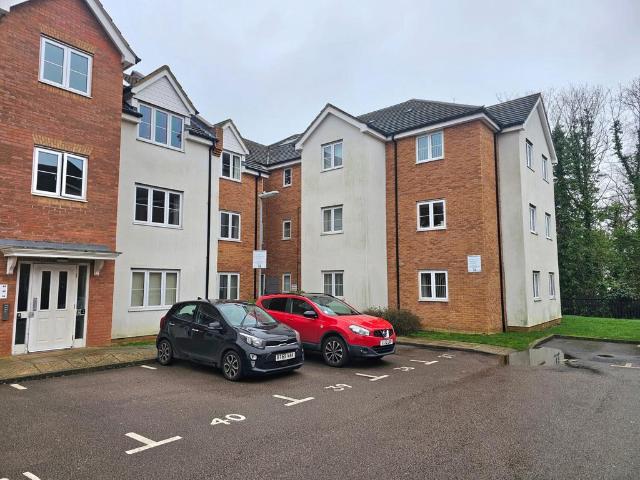 Flat for sale in Northampton, Northamptonshire