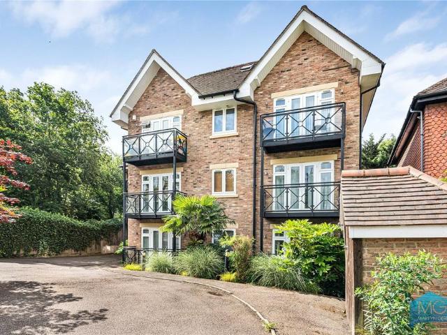 Flat for sale in London Borough of Barnet, Greater London