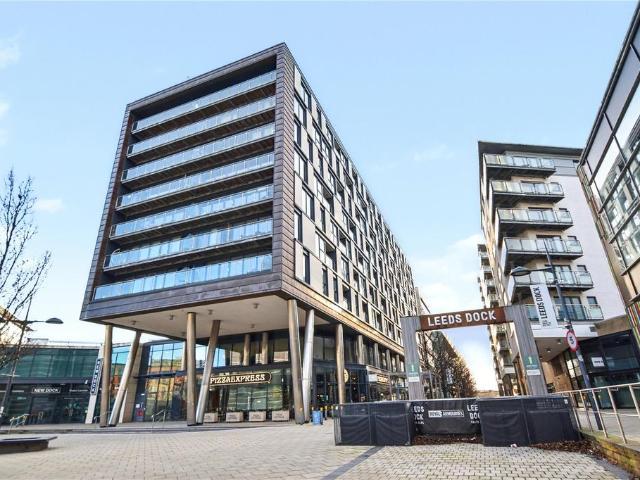 Flat for sale in Richmond Hill, West Yorkshire