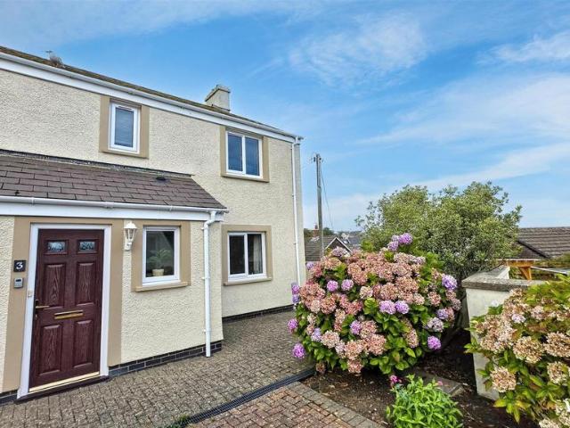 Flat for sale in Solva