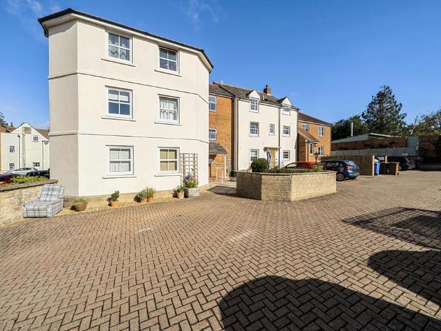 Flat for sale in Faringdon, Vale of White Horse