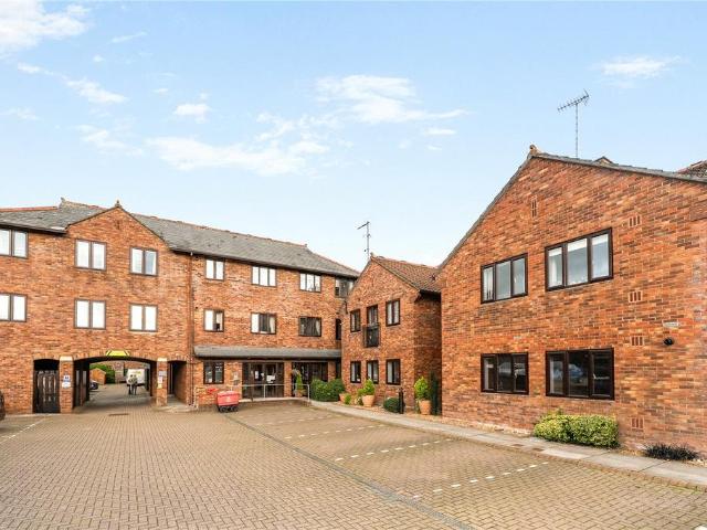 Flat for sale in Overmonnow, Monmouth