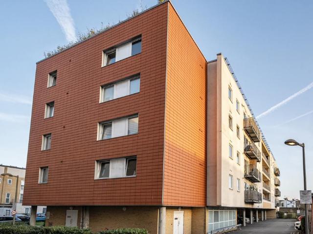 Flat for sale in Maryland, Greater London