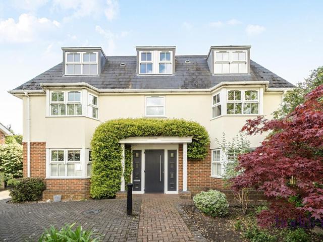Flat for sale in Row Town, Surrey