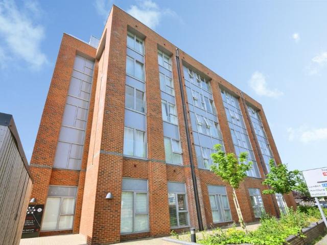 Flat for sale in Fretherne, Hertfordshire
