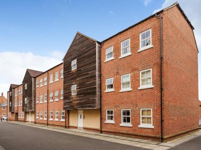 Flat for sale in Coldharbour, Buckinghamshire