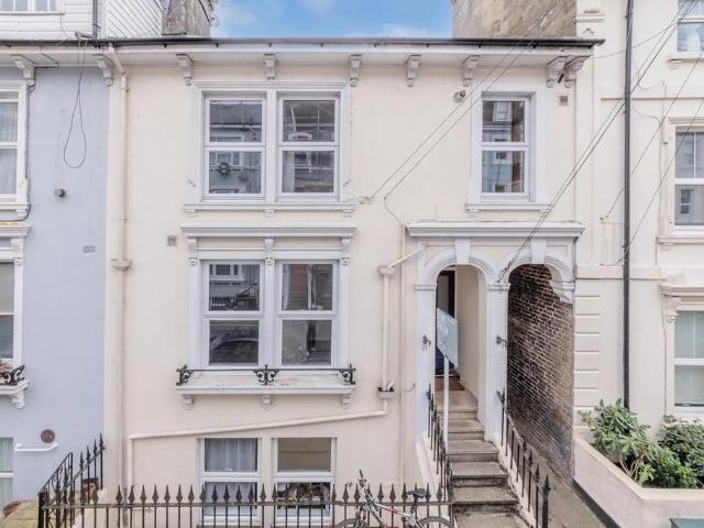 Flat for sale in St James, Sandown Park
