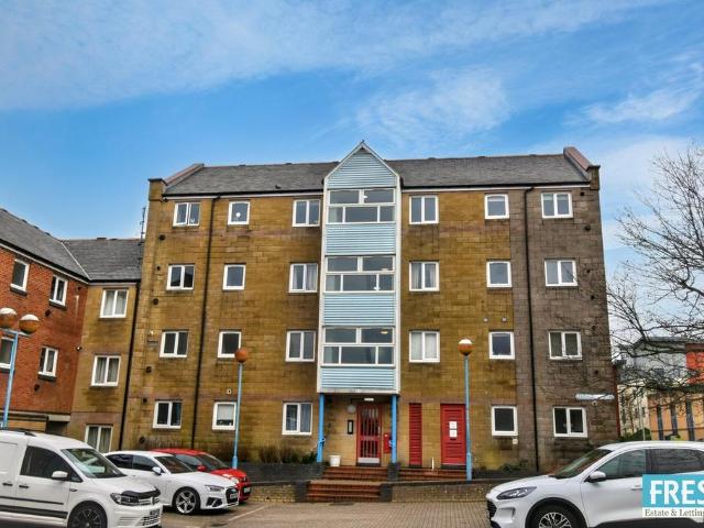 Flat for sale in Nangreaves, Wales