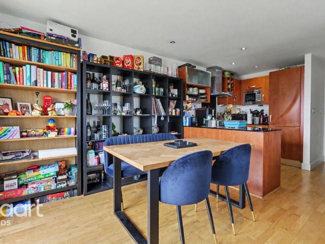 Flat for sale in Richmond Hill, West Yorkshire