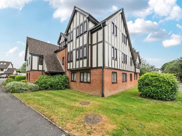 Flat for sale in Easthampstead, Bracknell