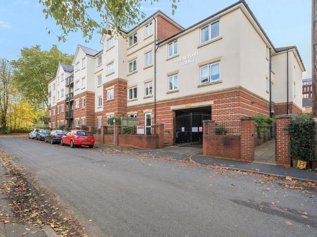 Flat for sale in Horsell, Woking