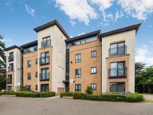 Flat for sale in London Borough of Croydon, Waddon
