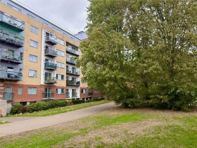 Flat for sale in Vange, Basildon